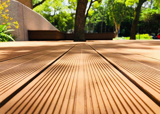 Un buon prezzo. Pannelli di legno di copertura in WPC leggeri in linea