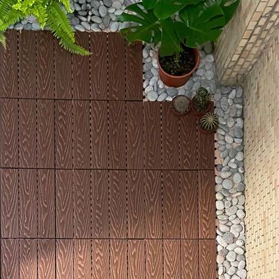 Un buon prezzo. Custom WPC Interlocking Piastrelle di Decking Snap Insieme Piastrelle di Decking Esterno in linea
