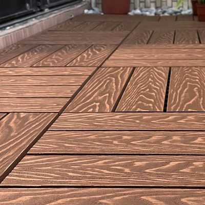 Un buon prezzo. Piastrelle per patio di legno rigido residenziale a prova di ruggine Piastrelle per pavimento in legno in linea