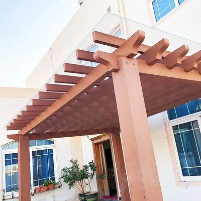 Un buon prezzo. Pergola in WPC a misura impermeabile Pergola in legno moderno a bassa manutenzione in linea