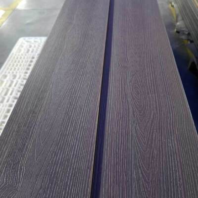 Un buon prezzo. Tavola solida di legno di plastica riciclata per la fabbricazione di tavolini da giardino in linea