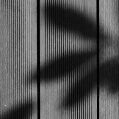 Un buon prezzo. Classico pannello di pavimento in WPC buco rotondo resistente alla corrosione Alta resistenza in linea