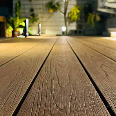 Un buon prezzo. Composto Co-estrusione WPC Decking Cartone Imballaggio Alta estetica in linea