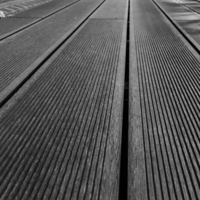 Un buon prezzo. Safety WPC Decking Panel Low Maintenance Anti-Slip Composite Decking Board in linea