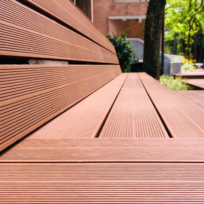 Un buon prezzo. Patio WPC Decking Panel resistenza allo scivolamento WPC Wood Decking Boards in linea
