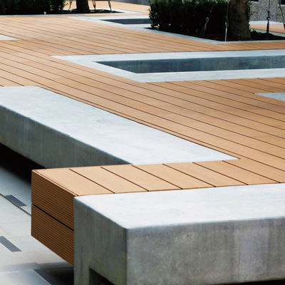 Un buon prezzo. Pavimenti in legno, plastica, WPC tipo pavimenti esterni di ingegneria in linea