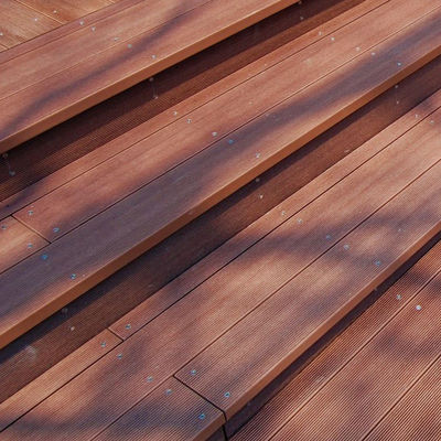 Un buon prezzo. Pavimenti in WPC per esterni e interni, composito in legno e plastica antiscivolo a prova di umidità in linea