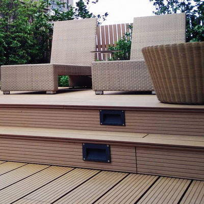Un buon prezzo. Produttore di pannelli di rivestimento per pavimenti in WPC in linea
