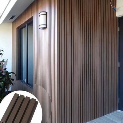 Un buon prezzo. pannelli di legno di plastica WPC riciclati rivestimento per pareti in legno composito in linea