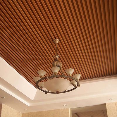 Un buon prezzo. pannello di soffitto in legno plastico composito standard pannello di WPC per soffitto in linea