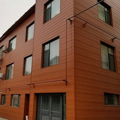 Un buon prezzo. Fogli compositi di legno di plastica riciclata per rivestimento esterno in WPC decorativo in linea